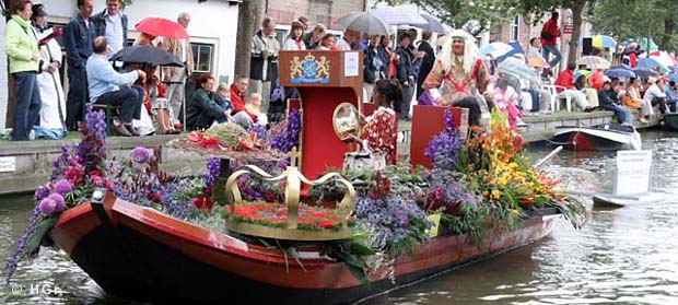 Corsoboot 19: Kroning - Dorpskern / Oranjevereniging Maasland